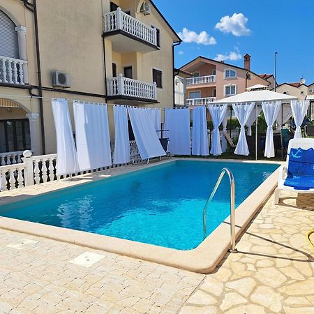 Appartement Casa Antonio With Swimming Pool à Novigrad Istria Extérieur photo