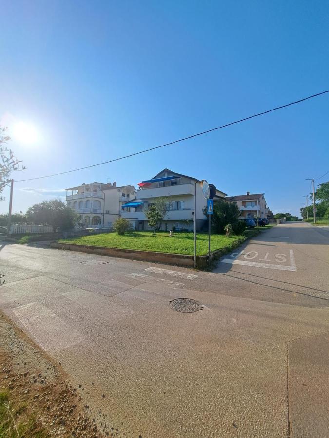 Appartement Casa Antonio With Swimming Pool à Novigrad Istria Extérieur photo
