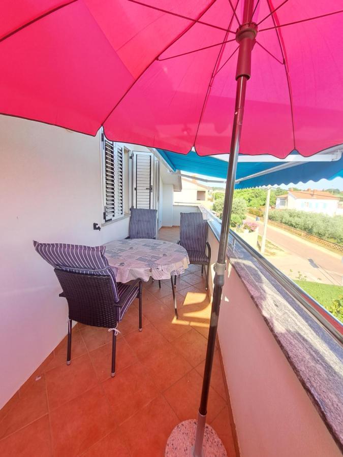 Appartement Casa Antonio With Swimming Pool à Novigrad Istria Extérieur photo